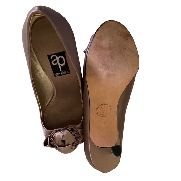 Alan Pinkus - Open Toe Satin Shoe - Satin Rose Detail – Size 9 - Muted Lilac - Picture 6 of 11